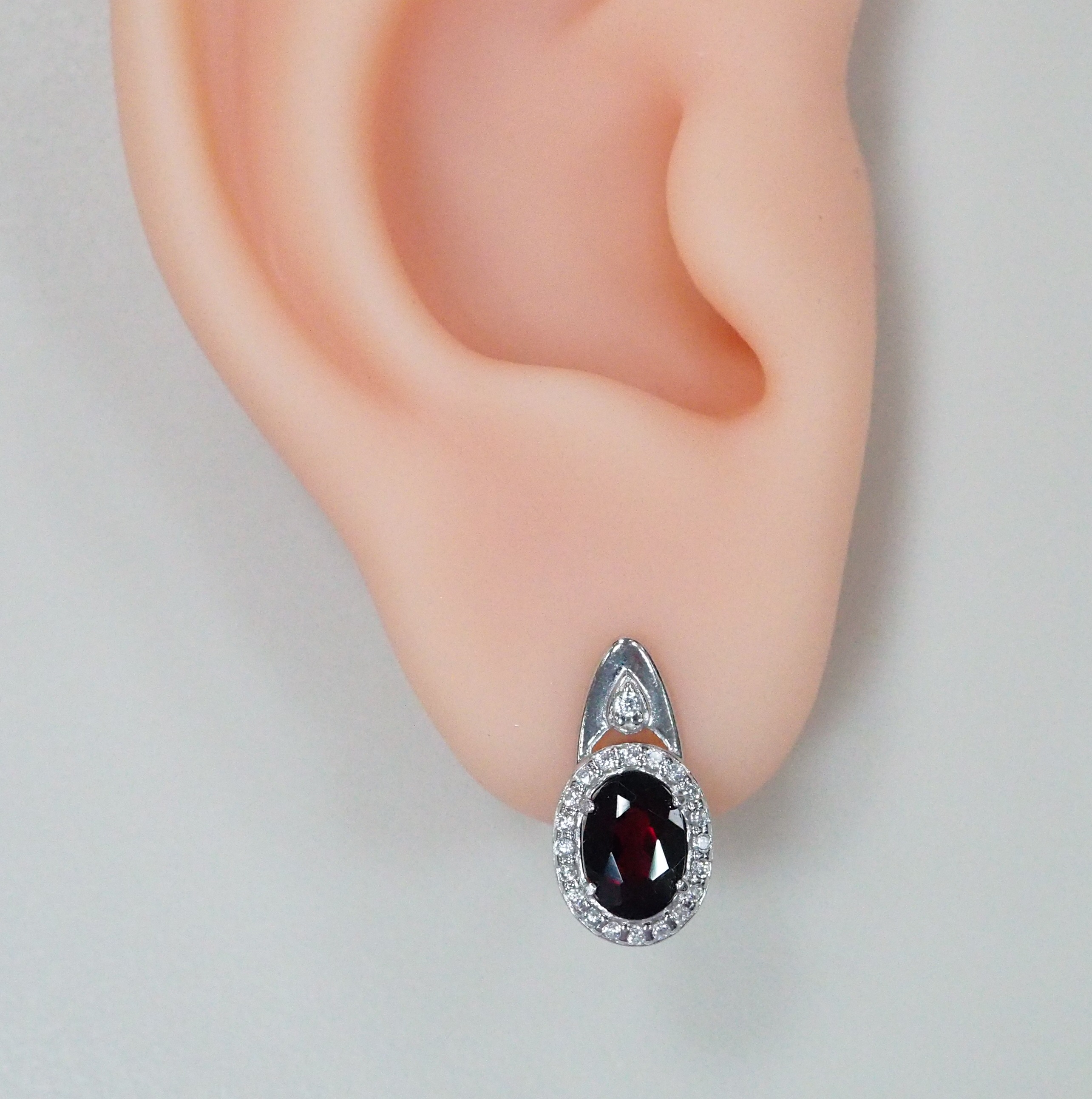 Серебряные серьги с гранатами